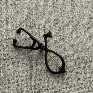 Black medical stethoscope unisex brooch pin NEW, UNISEX, perfect for gifts!